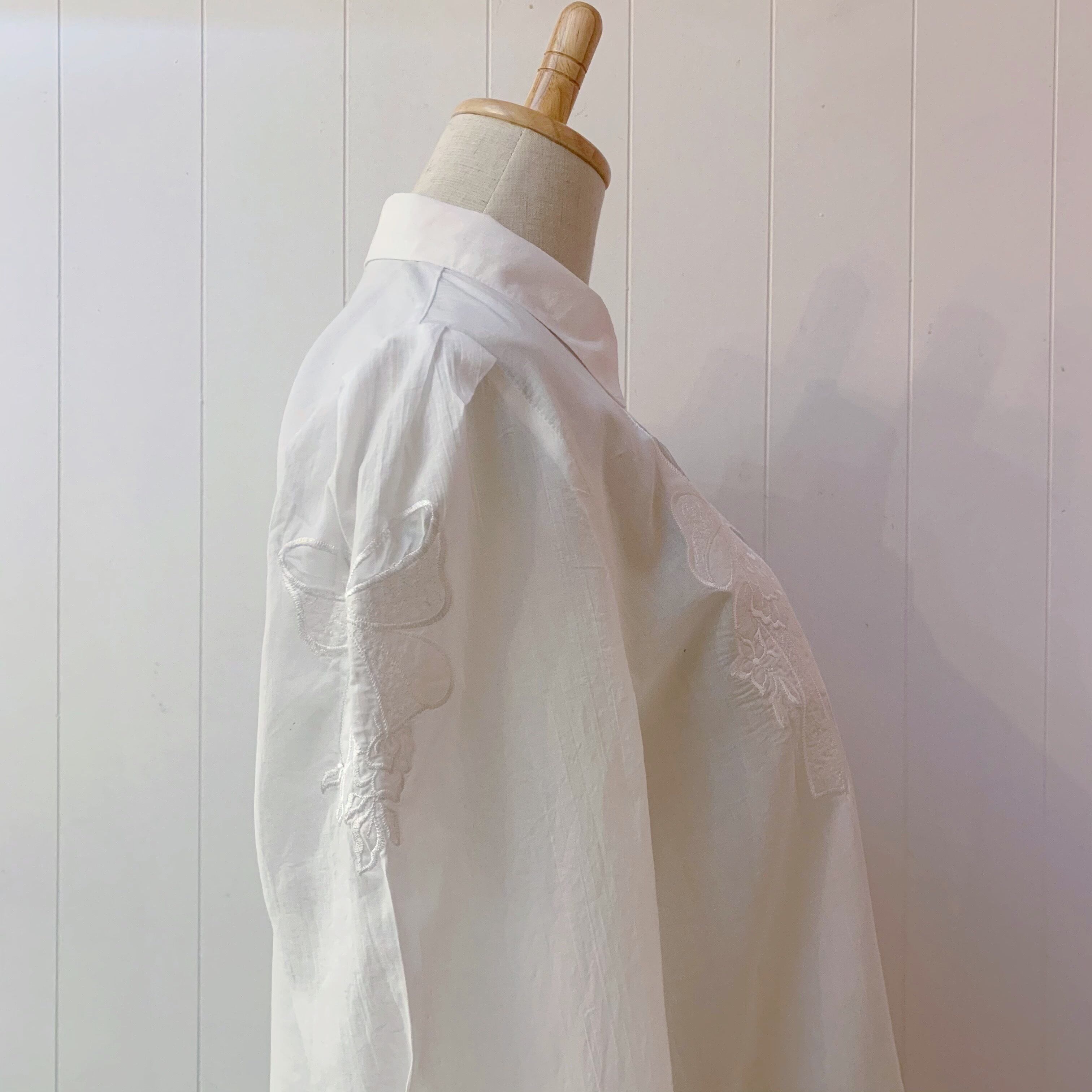 white ribbon flower embroidery blouse