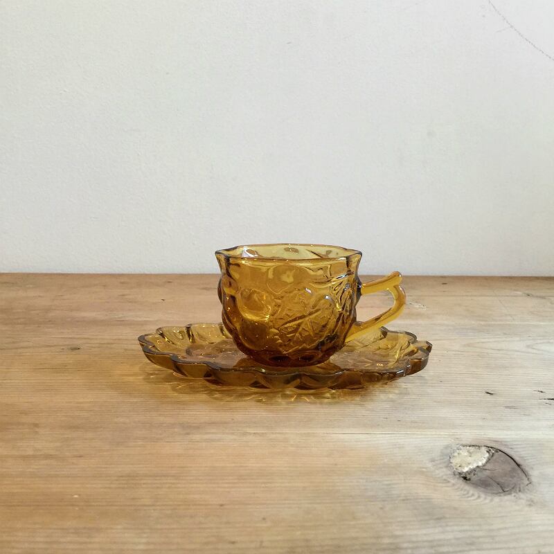 SOGAガラス アンバーカラー ブドウ柄 カップ＆ソーサー | ansorbet