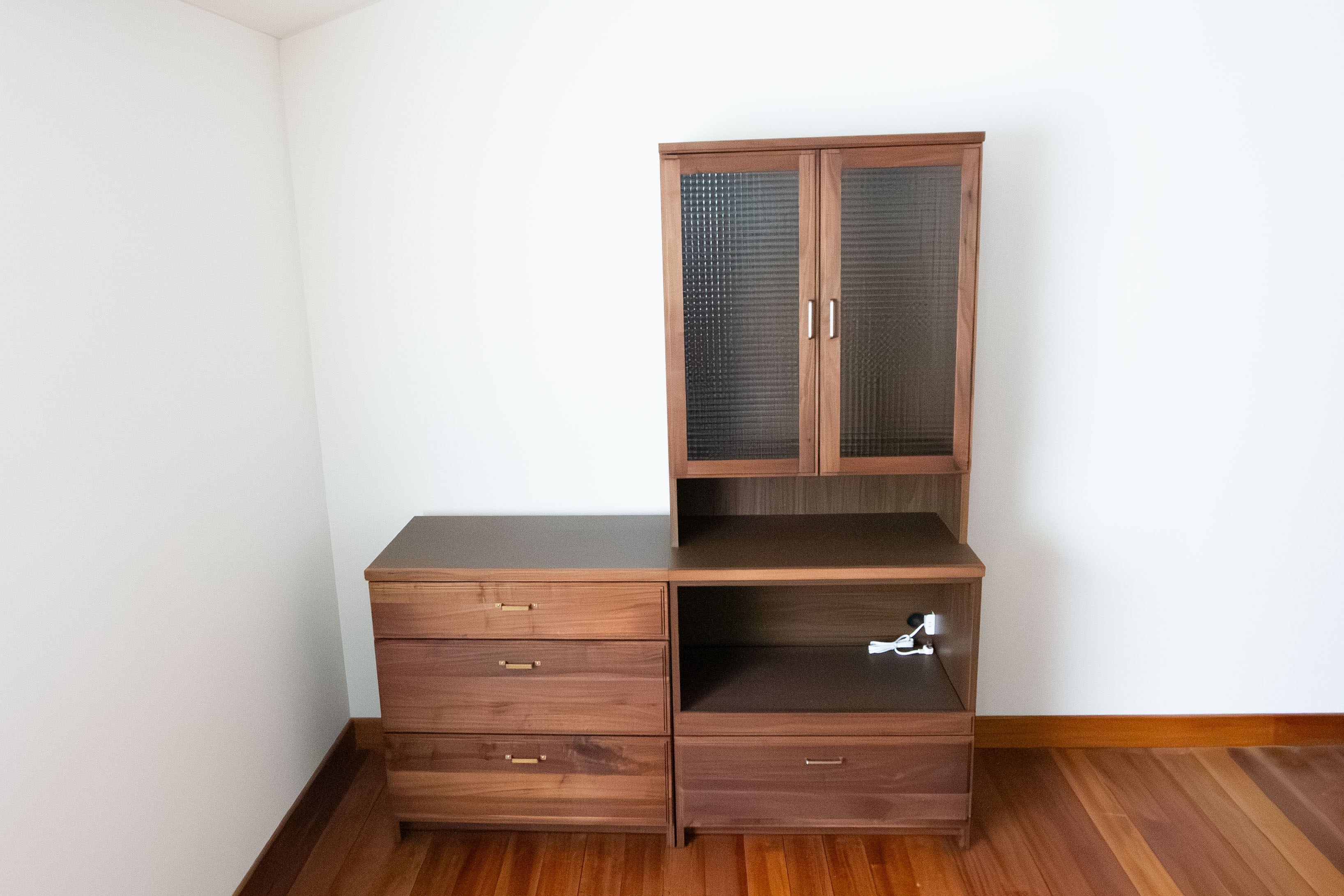 無垢材キッチンボードとお気に入りのキッチンへ。」 ウォールナット色