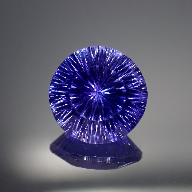 【Radiant Kiriko Cut™️】神秘の美が輝く、蒼紫の誘惑　1.49ct 天然タンザナイト