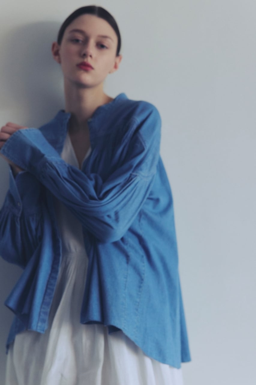 予約商品》〔SGN0779〕デニムピンタックブラウス / BLUE(大草直子さん 予約商品》〔SGN0779〕デニムピンタックブラウス / BLUE(大草直子さん