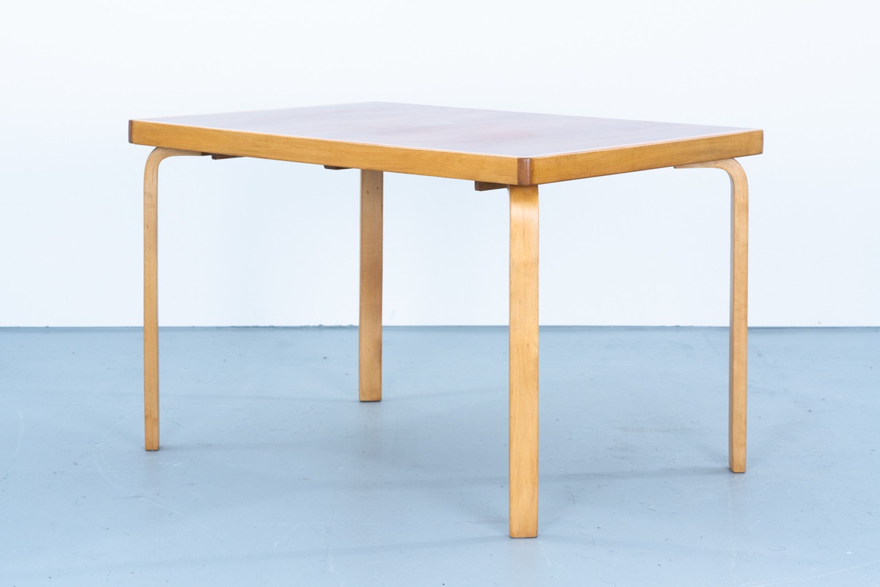 Aino Aalto  | extension Table elm-top