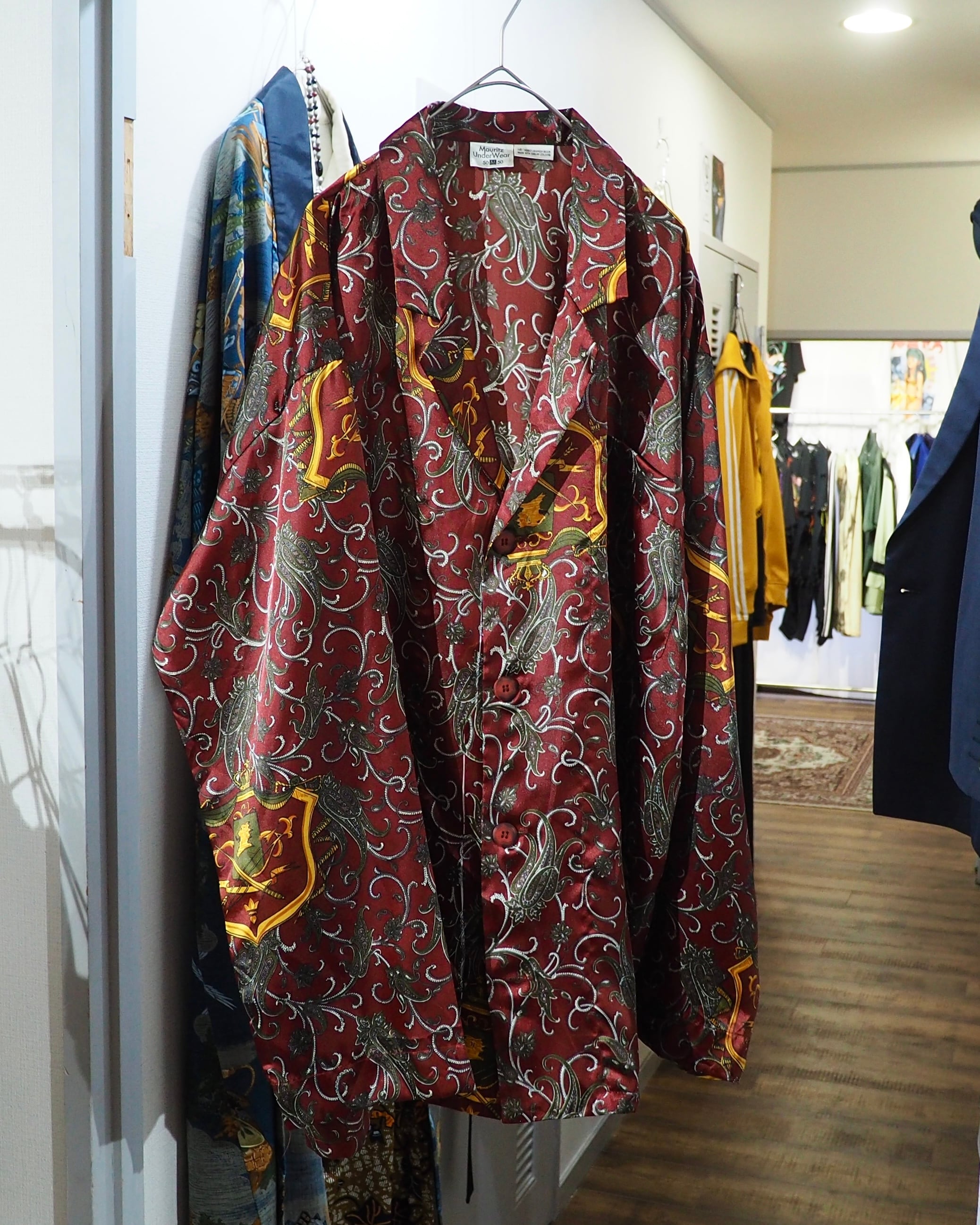 Beautiful Luxury Arabesque pattern vintage Drape loose Open collar Shirt