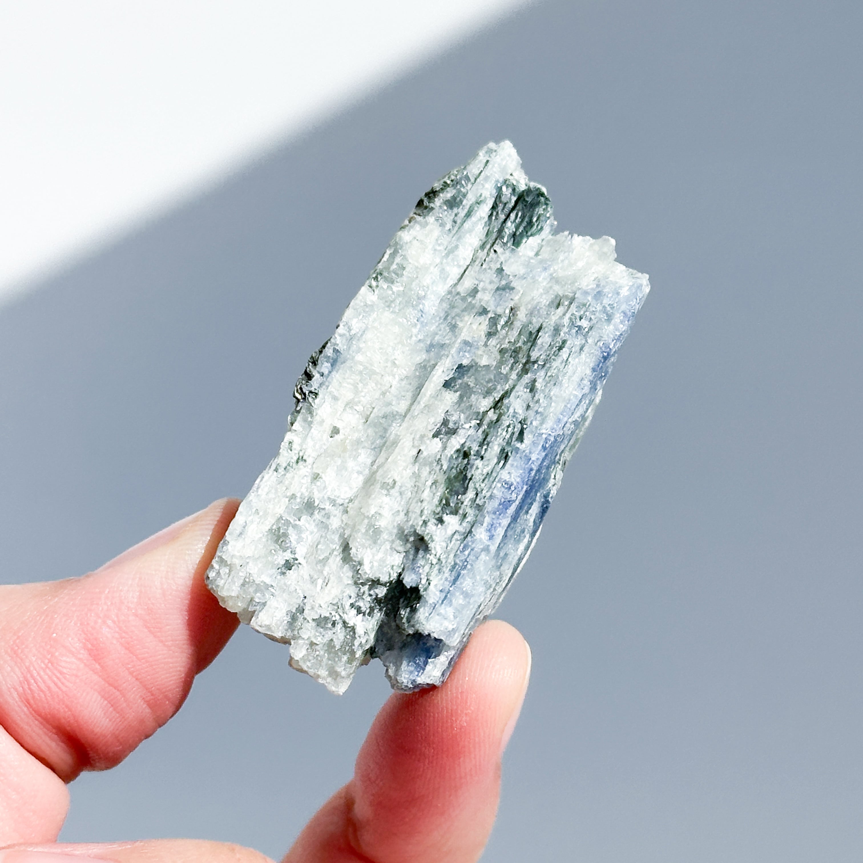 カイヤナイト 原石64◇ Kyanite ◇天然石・鉱物・パワーストーン