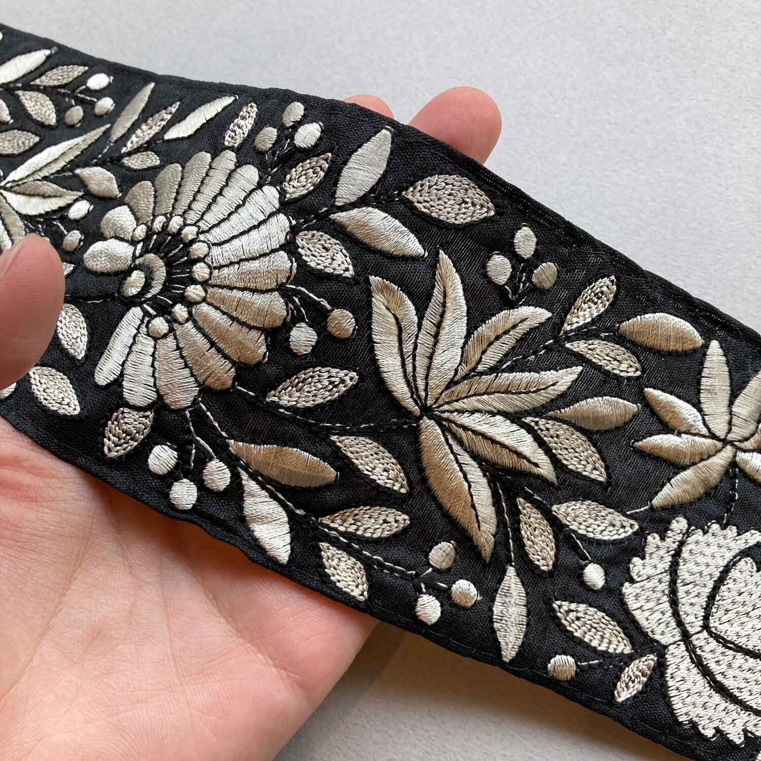 幅太縁取りシンプル草花刺繍リボン(1mカット)