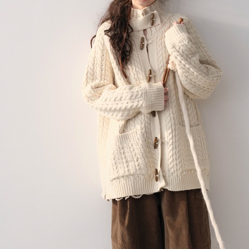 3色／トグルボタンケーブルニットコート ・8446