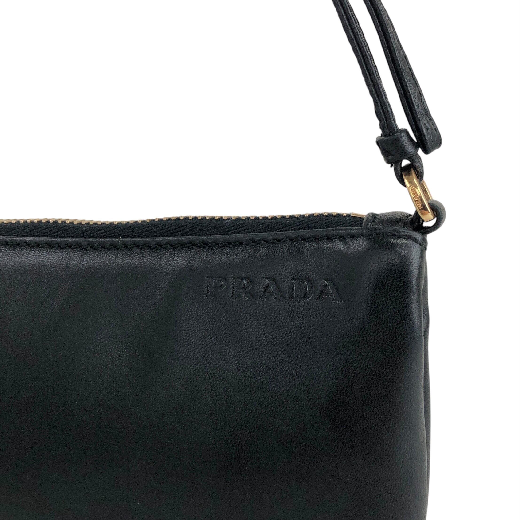 PRADA プラダ ショルダーバッグ ブラック カデナ レザー vintage PRADA プラダ ショルダーバッグ ブラック カデナ レザー vintage