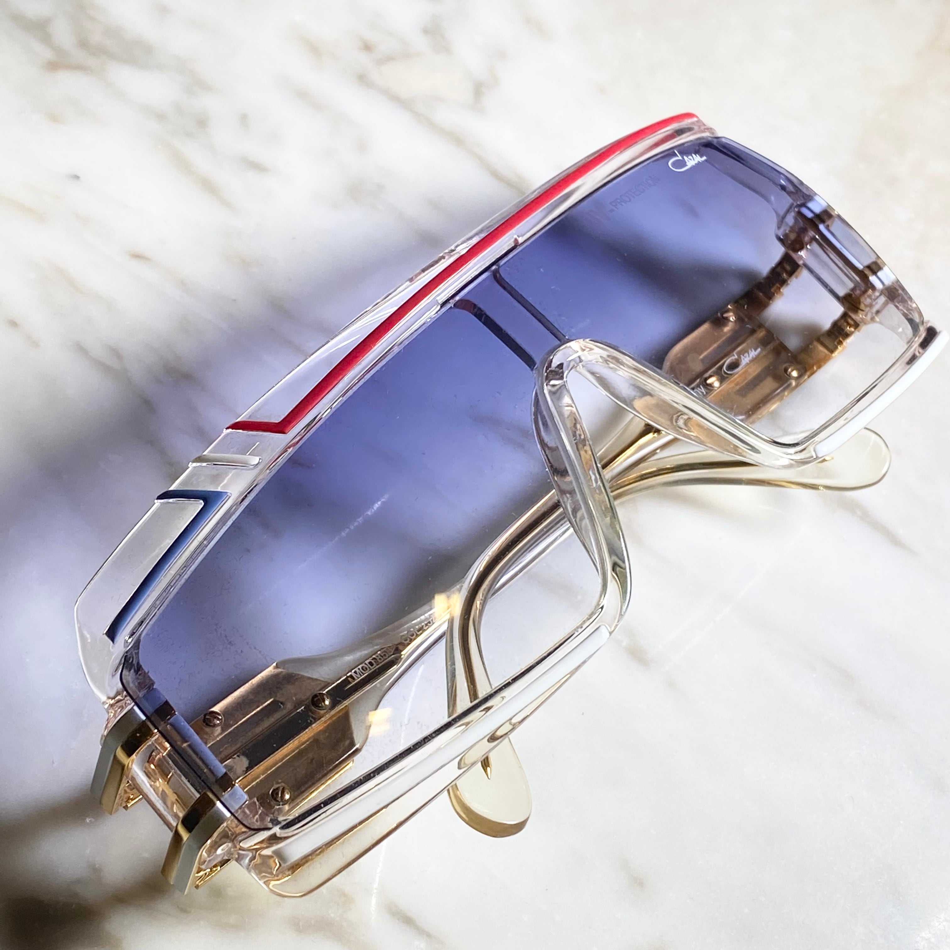 CAZAL “mod.858” asymmetrical frame sunglasses | NOIR ONLINE