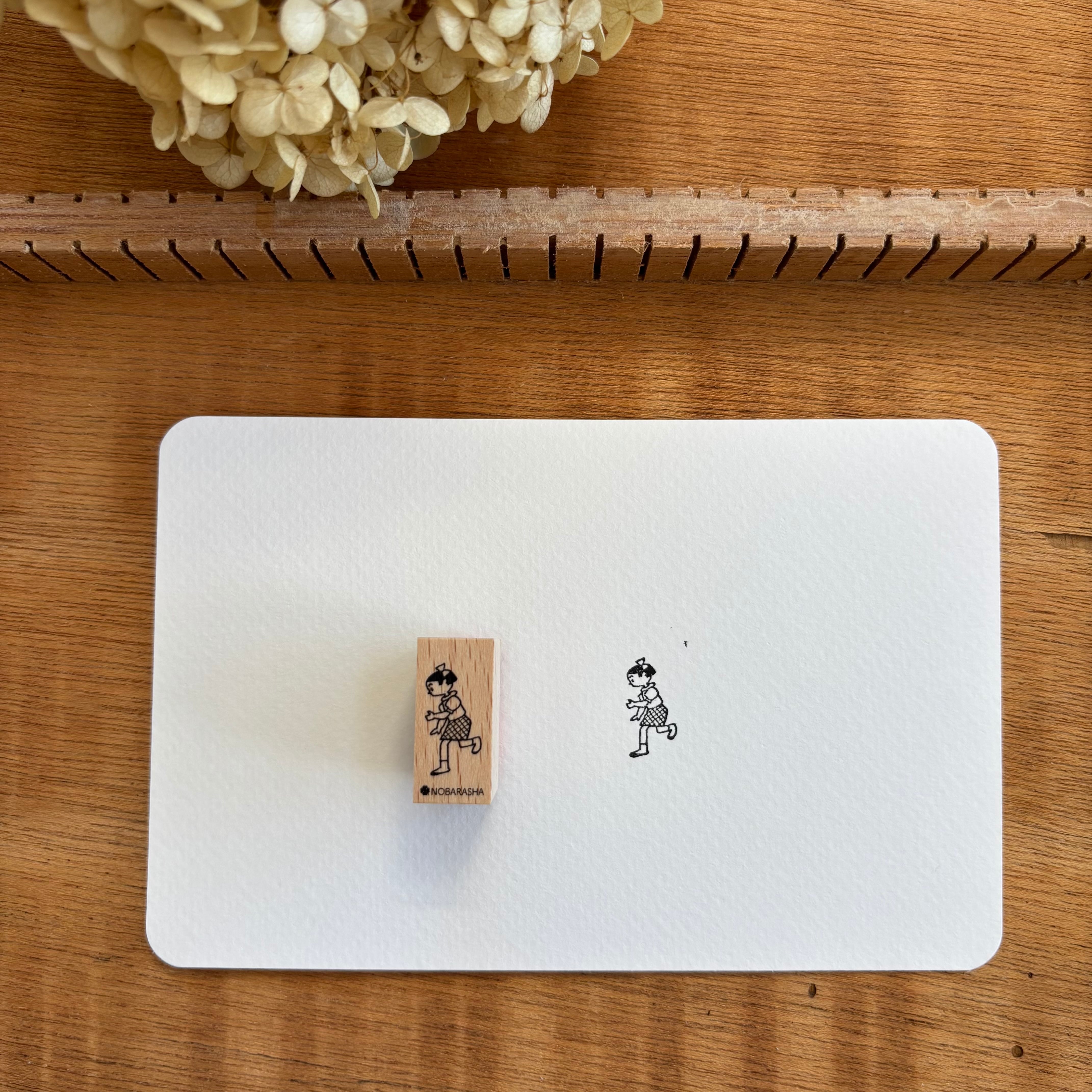 野ばら社の図案ミニはんこ・下がる子|STP-1009