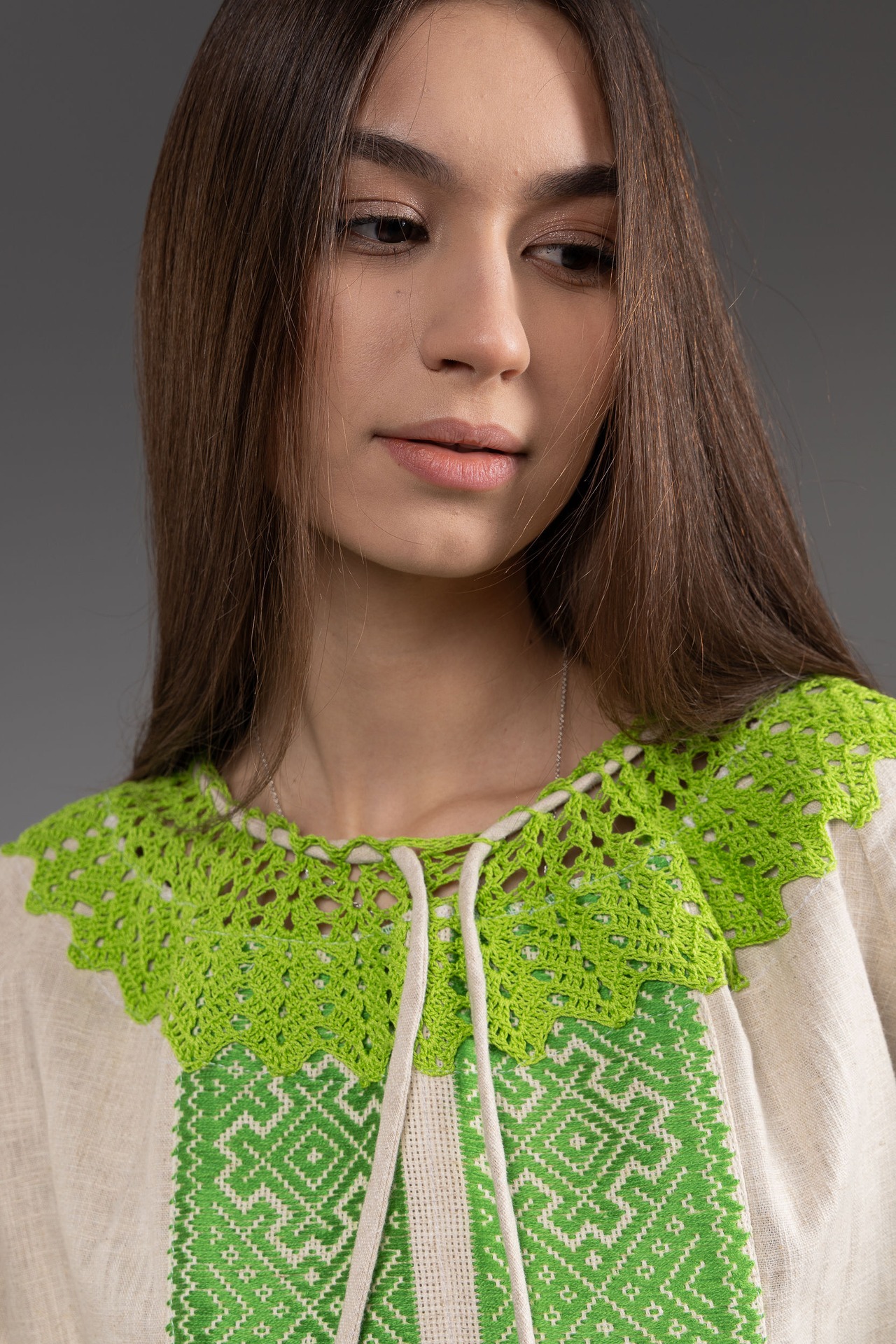 ウクライナ刺繍ヴィシヴァンカ　手刺繍　平行縫い　麻　レディース・フリーサイズ - 2