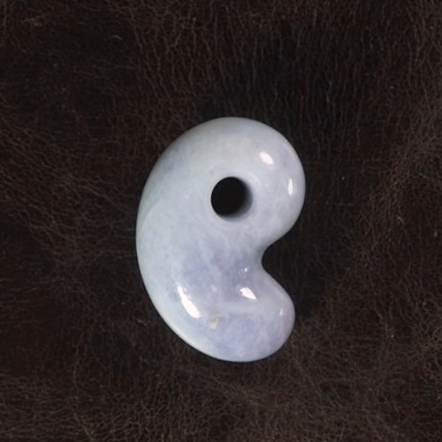 糸魚川翡翠 ラベンダー ヒスイ ちび勾玉  6.9g Itoigawa Lavender Jadeite small Magatama