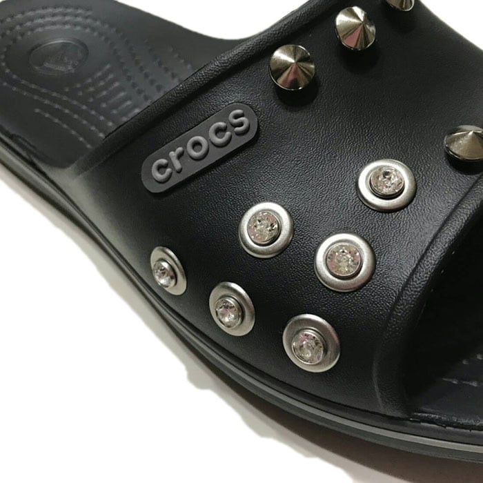 クロックス crocs パンク カスタム 黒 ボア付 サイズ22～27cm 新品
