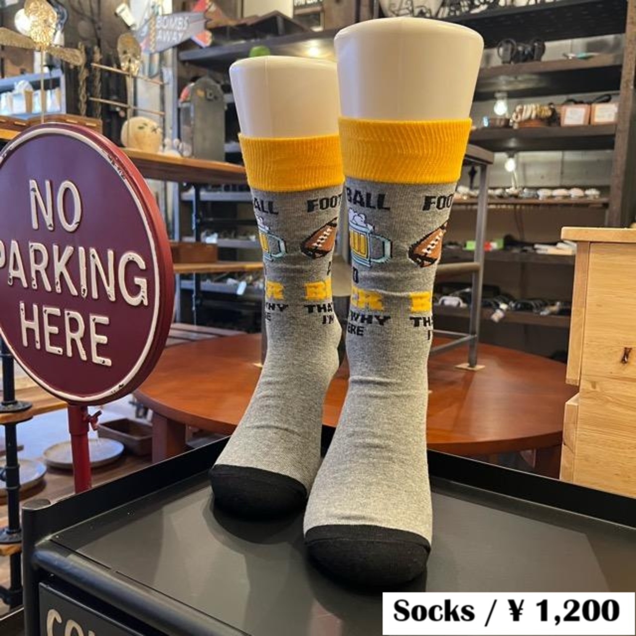 TOPANGA SOCKS Men's football and beer socks, perfect for footwear and small gifts.