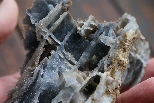 カルセドニー / クローライト　Chalcedony / Chlorite