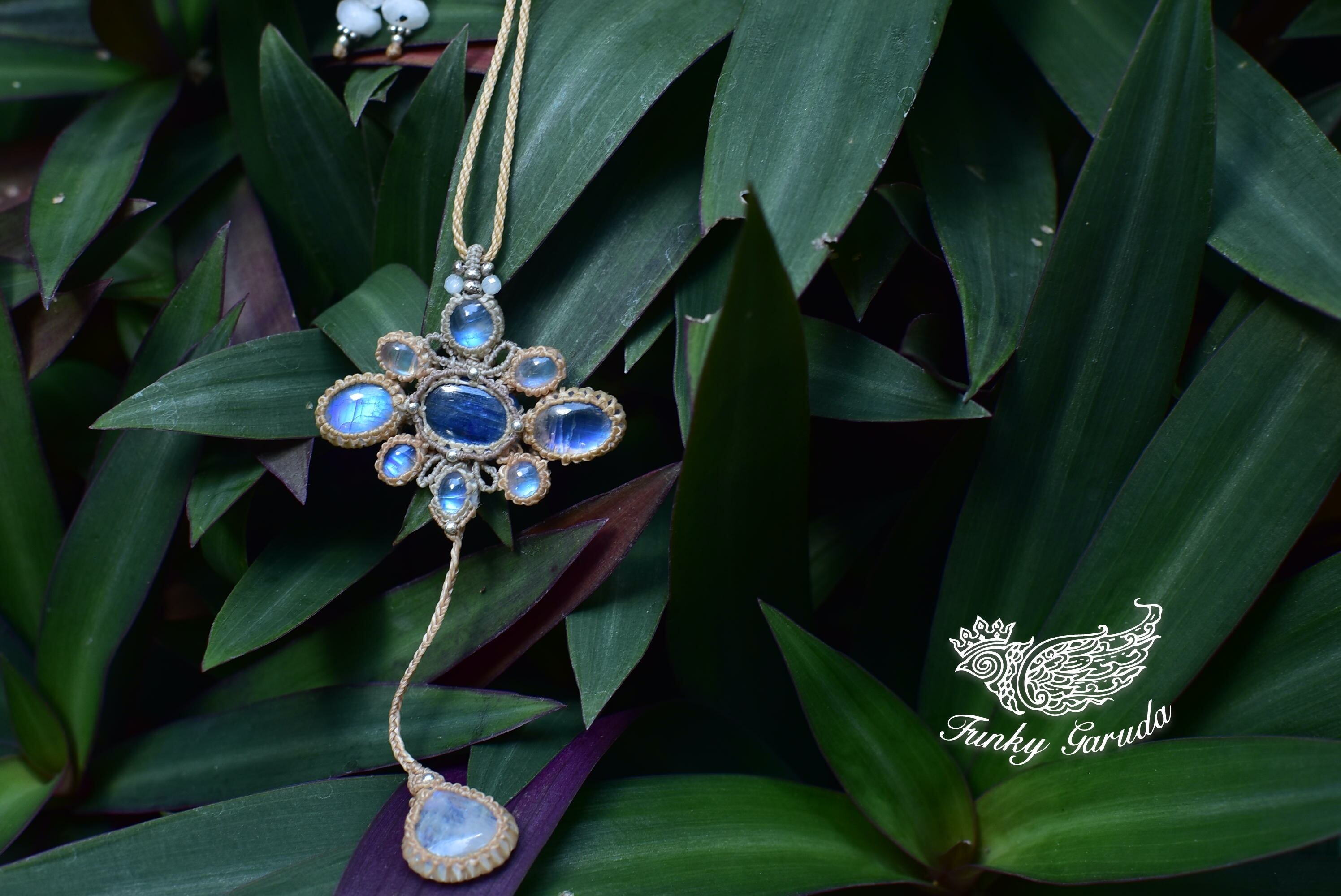 月の華★高品質カイヤナイトとムーンストーン マクラメネックレスkya005