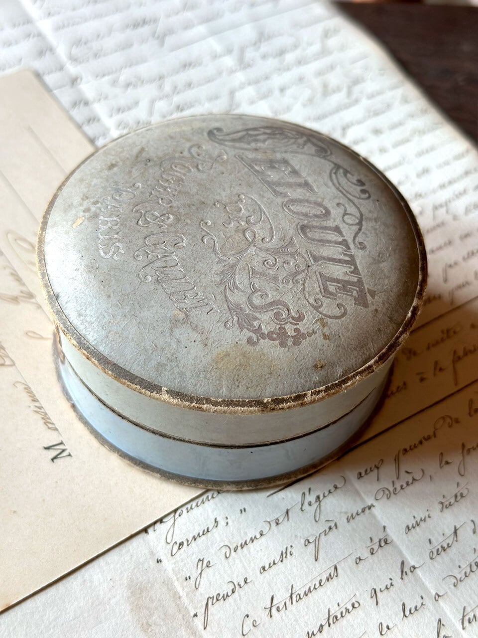 丸い紙箱 ROGER&GALLET ユリの粉 | Brocante de La Cocotte （フランス
