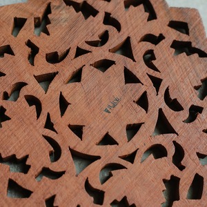 花形の味わい深い鍋敷き 3