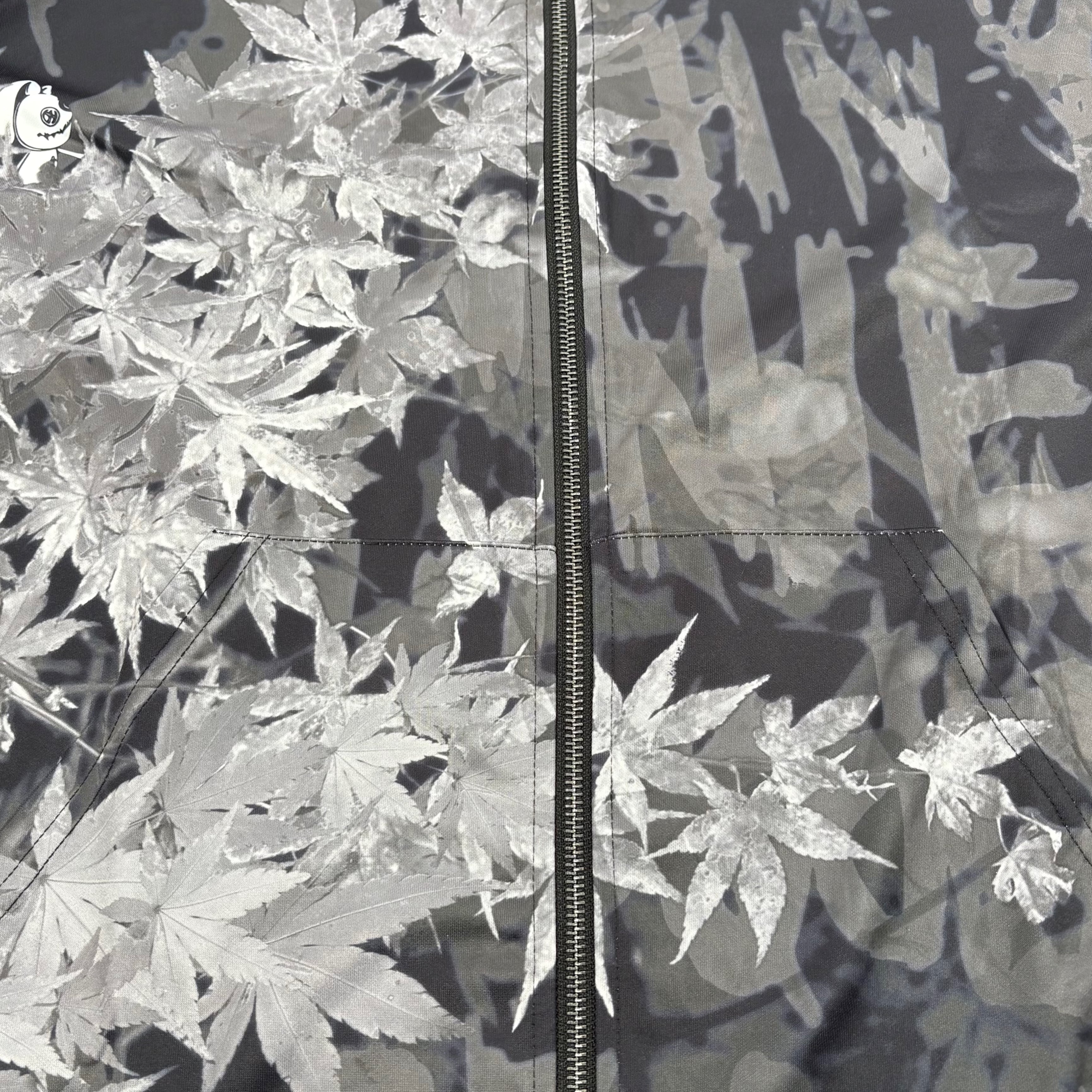 先着39点限定サンキューセール》着物風袖ZIP OUTER【黒紅葉】 | NIER