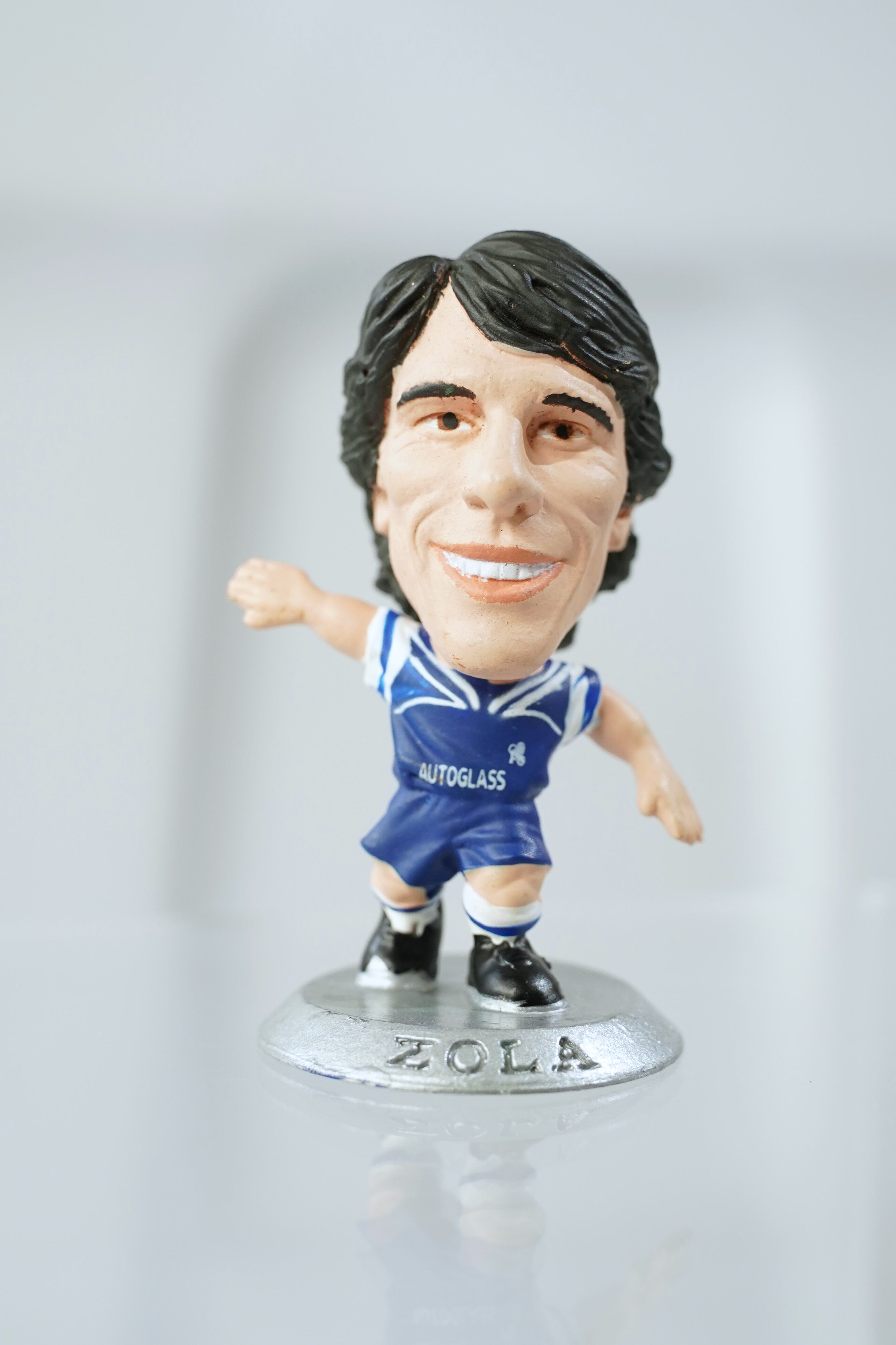 ジャンフランコ・ゾラ (Gianfranco Zola) ⭐️⭐️⭐️⭐️⭐️ Corinthian MicroStars “Chelsea FC” (コリンシアン マイクロスターズ チェルシー)シルバー台座 サッカーフィギュア No.25 Silver Base (2001年刻印/Collector No. MC345) Limited Edition Soccer Figure 約5cm