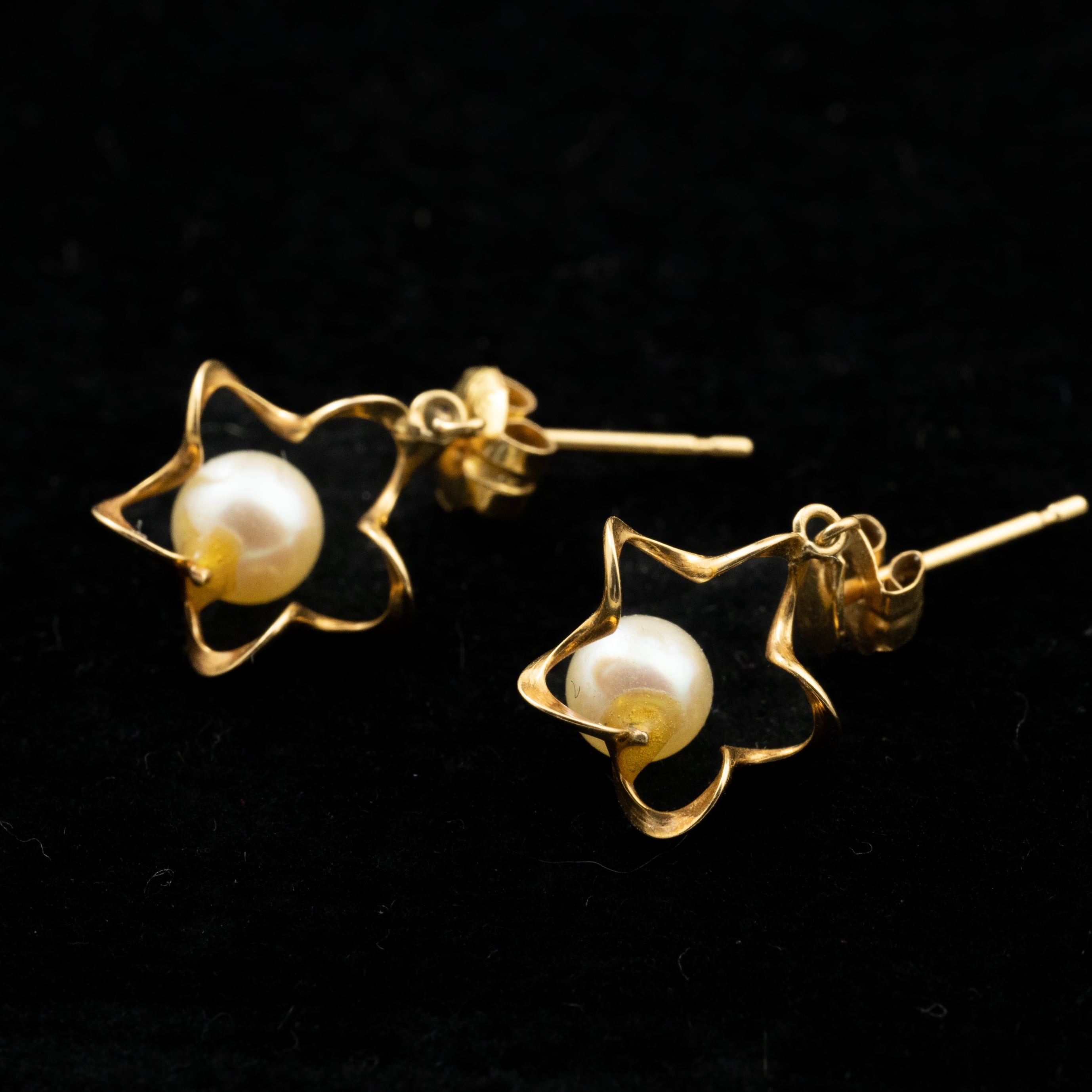 K18 パールピアス 星形でレトロなデザインが可愛いアイテム