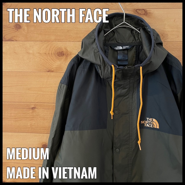 【THE NORTH FACE】海外限定 30周年記念 マウンテンジャケット ブルゾン パーカー ポリエステル ワンポイントロゴ バックロゴ ライトアウター ジップアップ アウトドア ノースフェイス THE NORTH FACE CELEBRATES 30 YEARS OF THE MOUNTAIN JACKETカーキ 切替 M US古着