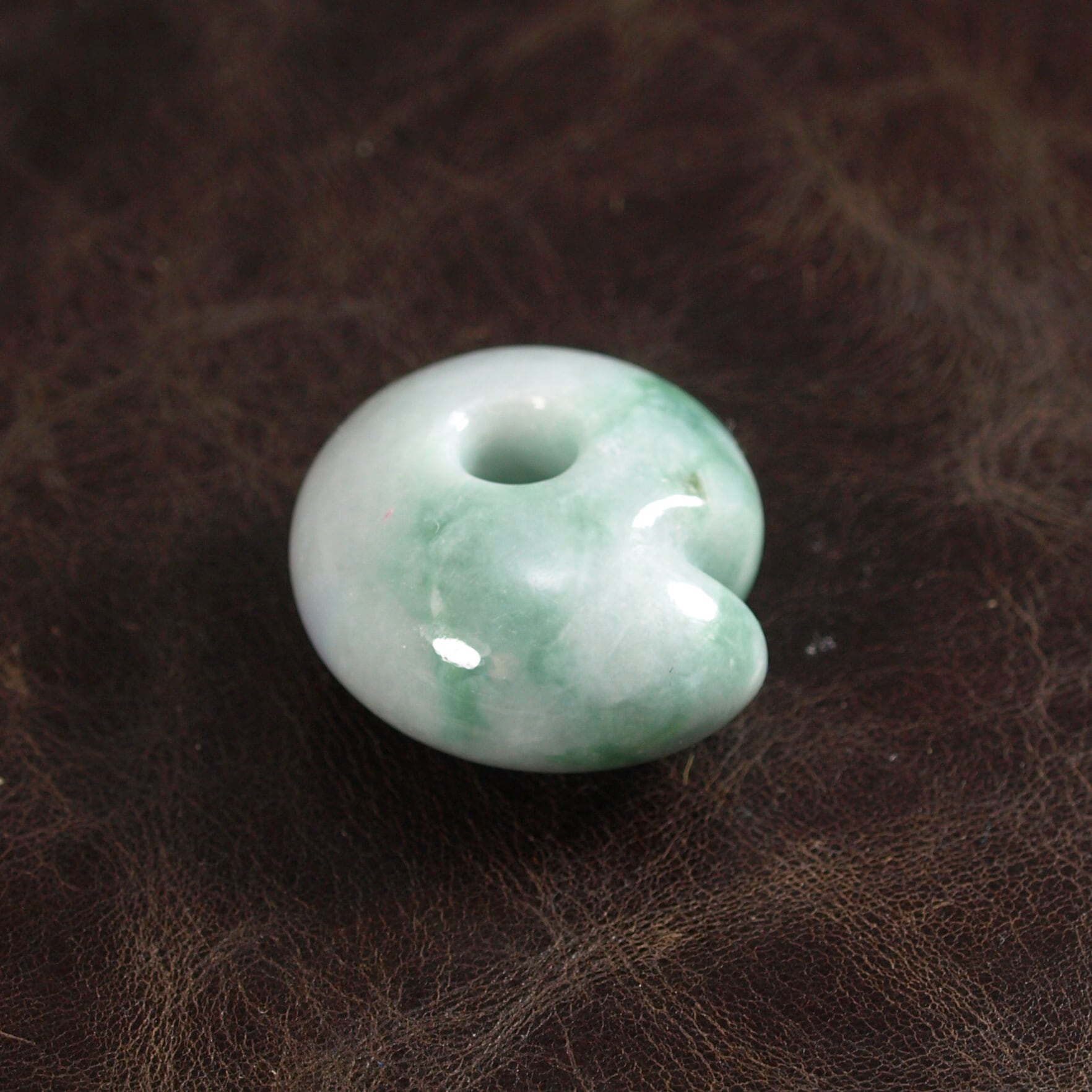 糸魚川翡翠 まがたま まる勾玉 13.5g Green Jadeite Maru-Magatama