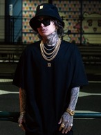 TOKYO GANG STYLE PLATE LOGO TEE（SILVER）