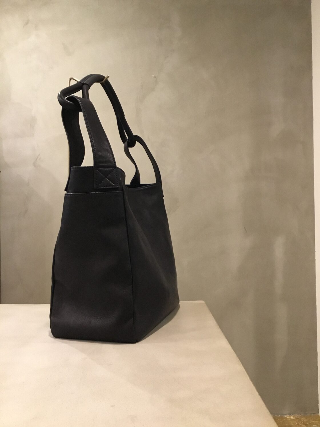 馬革ワンショルダートートバッグ Mサイズ 。 | PAY ID
