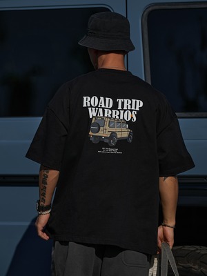 Broshood Road Trip Warriors Graphic Tee（ロードトリップ ウォリアーズ グラフィックTシャツ）