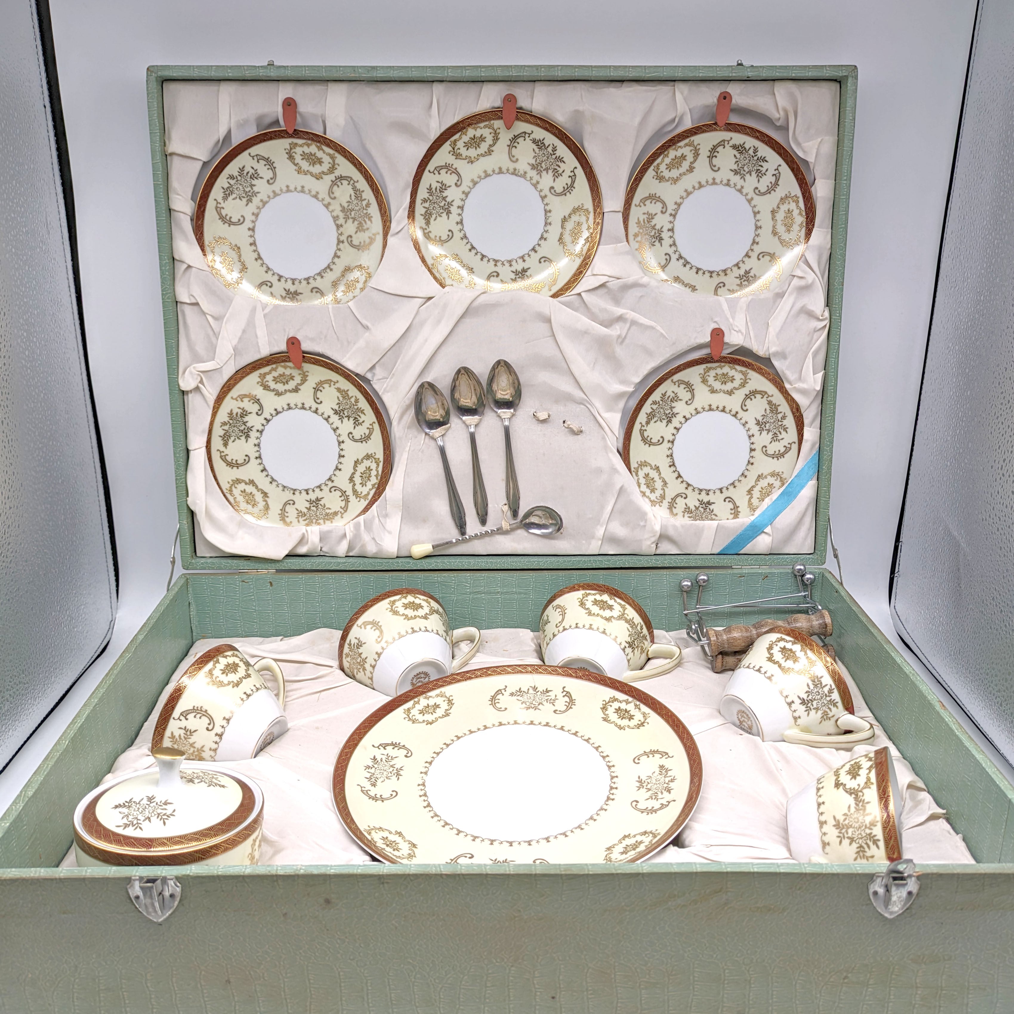 FL3点セット◯●シュガーページ●◯ GLORY CHINA・ティーカップ・ソーサー・シュガーポット・スプーン