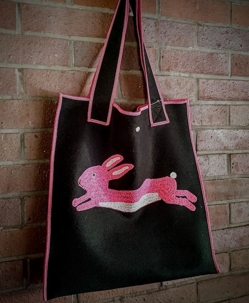 Kyoron - うさぎ刺繍のぺったんこバッグーPINK Kyoron - うさぎ刺繍のぺったんこバッグーPINK
