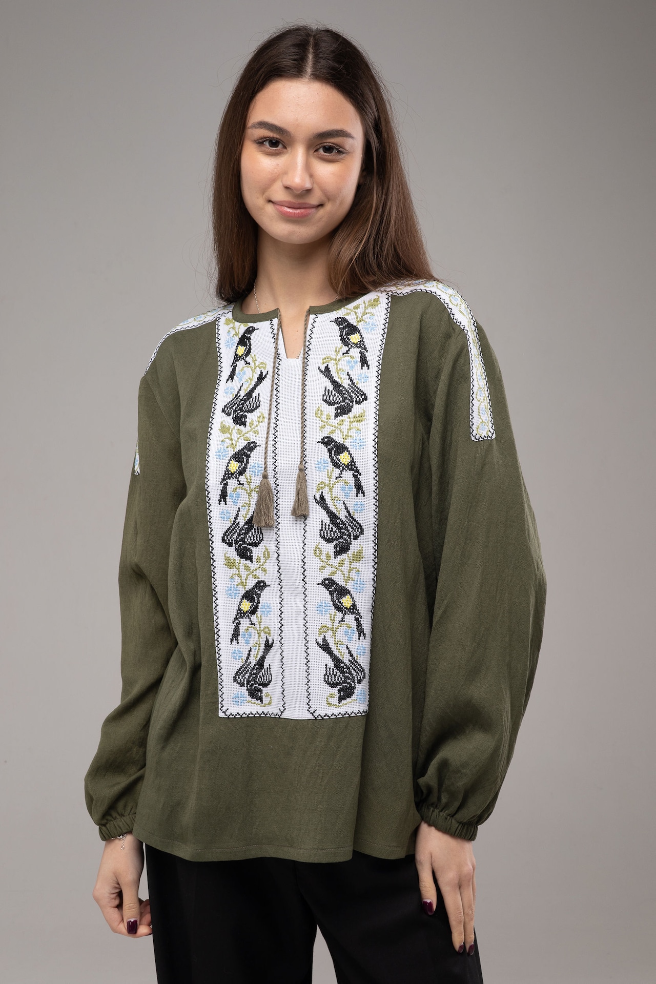 ウクライナ刺繍ヴィシヴァンカ　手刺繍　麻　レディース・フリーサイズ - 3