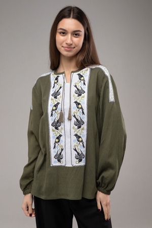 ウクライナ刺繍ヴィシヴァンカ　手刺繍　麻　レディース・フリーサイズ