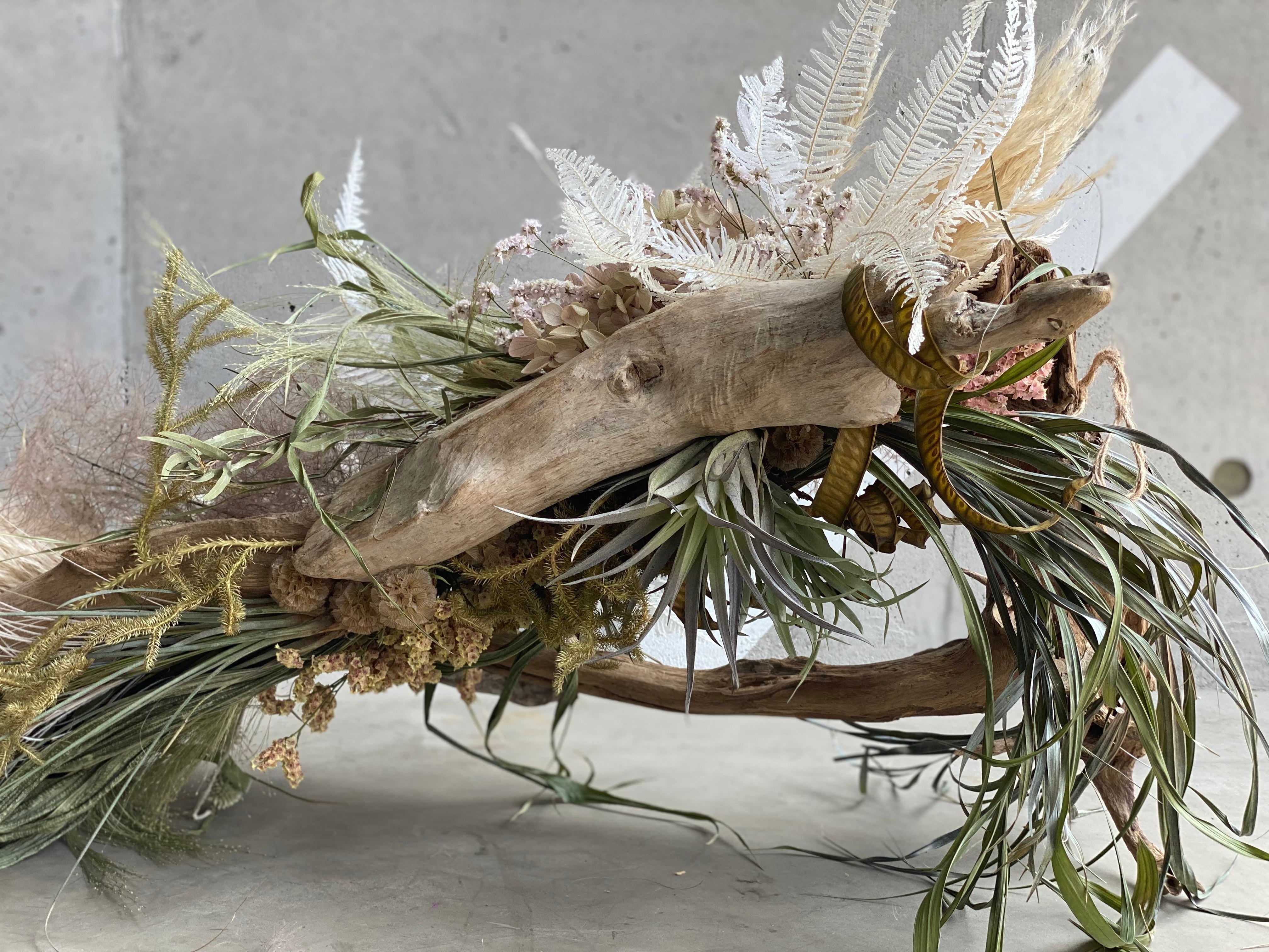 花と流木のオブジェ | dodotokyo