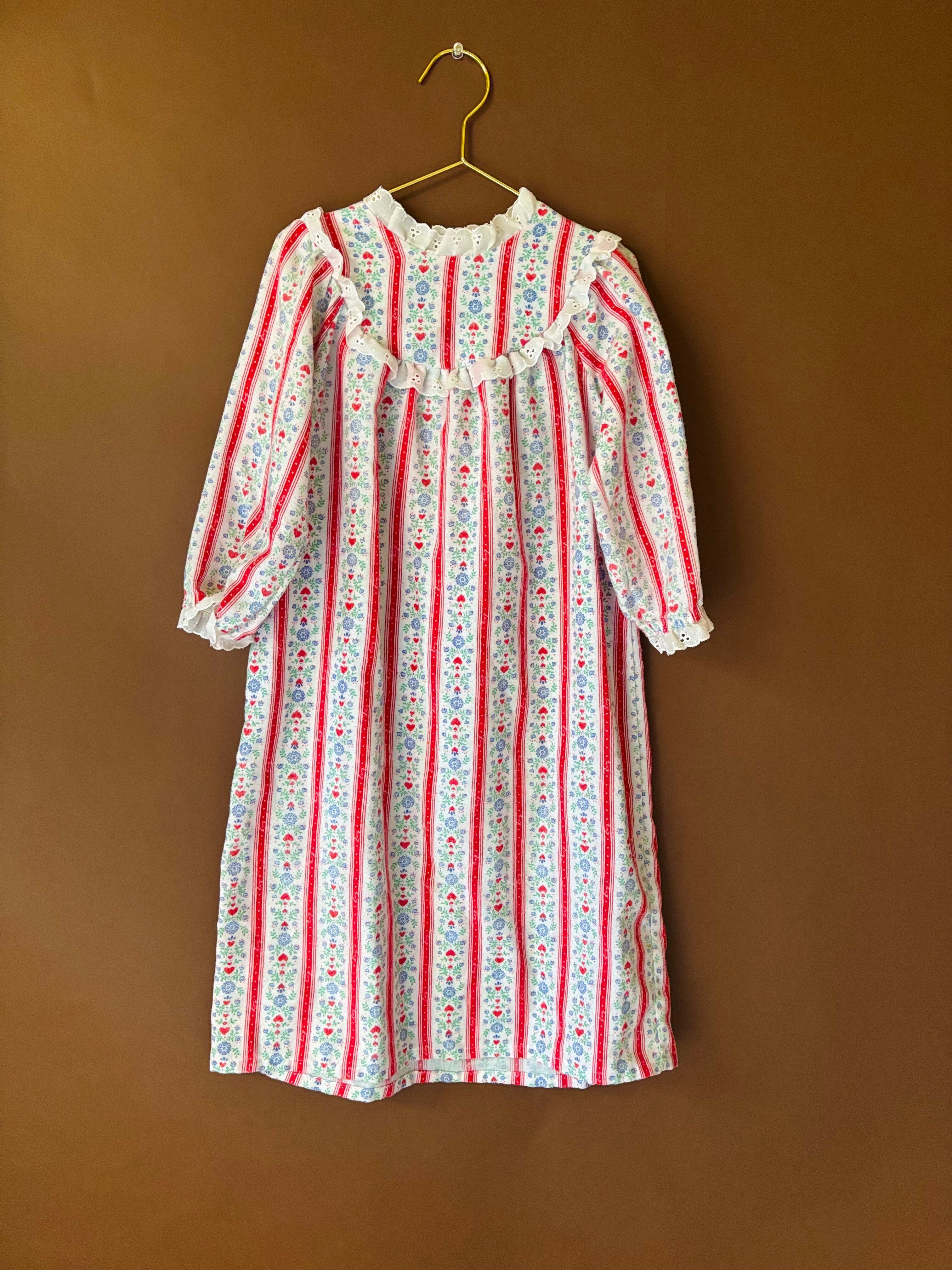 【KIDS vintage】 Traditional heart pattern nightgown dress. about 4y