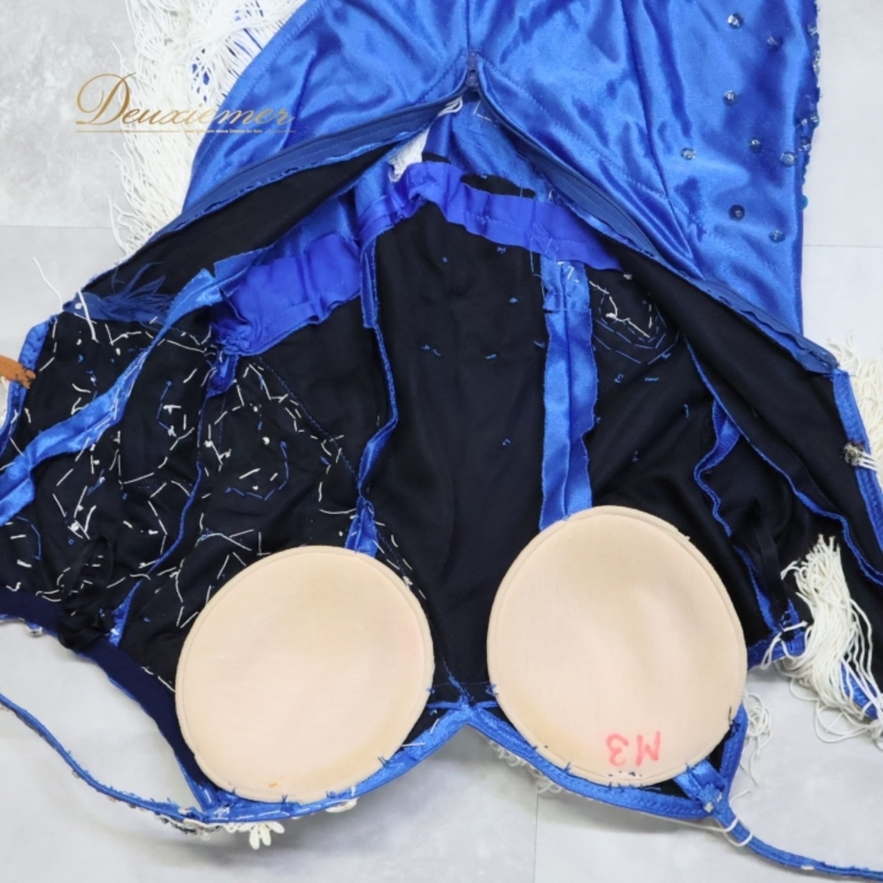 社交ダンス 衣装 ラテン ドレス ラテンドレス ワンピース 青 白 ホワイト フリンジ デモ 競技 パーティ 発表会 ブルー系 ホワイト系 光沢感 かわいい おしゃれ エレガント ファッション ダンス衣装 競技用 フリンジ付き ショート丈 ステージ用 大人用 レディース