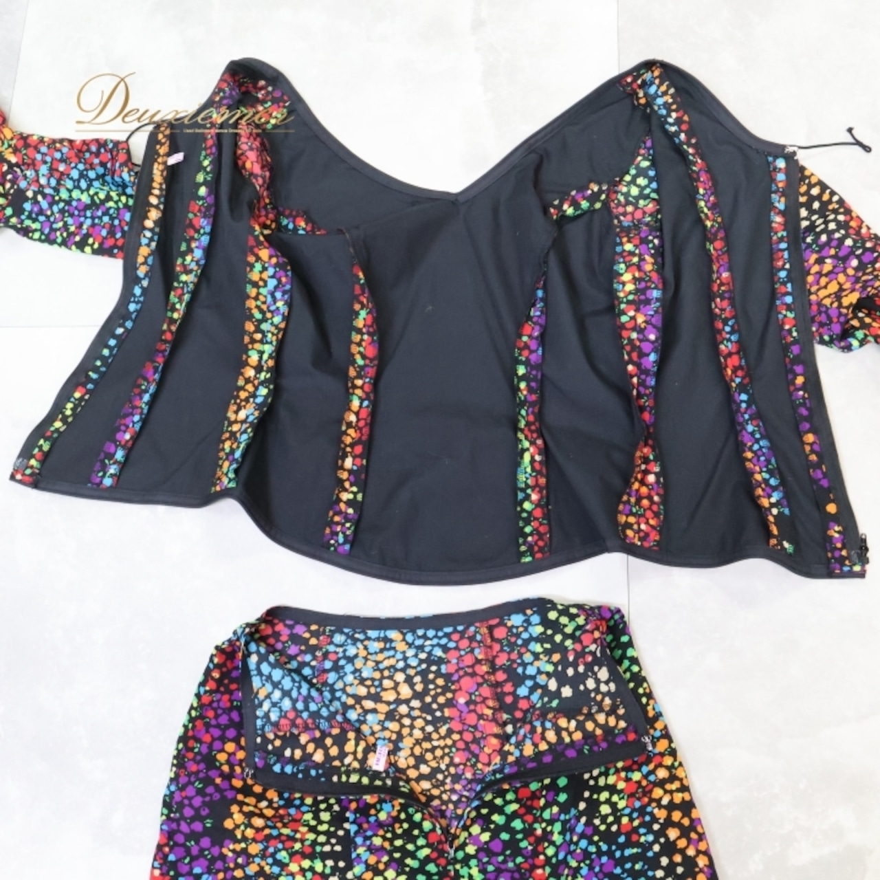 フラメンコ 衣装 エルモサイベリア HERMOSA IBERIA ツーピース セットアップ トップス ファルダ 赤 カラフル ボランテ フリル ダンス 発表会 パーティ 柄 模様 ブラック系 レッド系 ブルー系 イエロー系 かわいい おしゃれ ステージ衣装 ダンス衣装 派手 女性用 セットアップファッション 柄物 ショー衣装