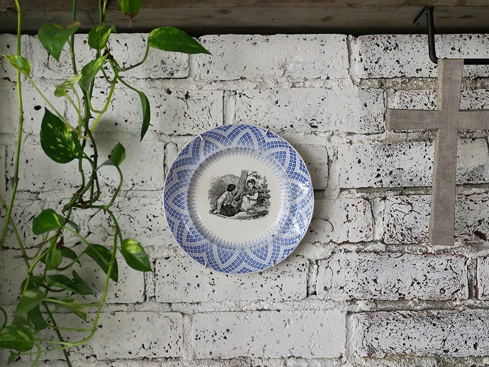 少年と少女が描かれたグリザイユ皿 Ⅰ | antique Salon