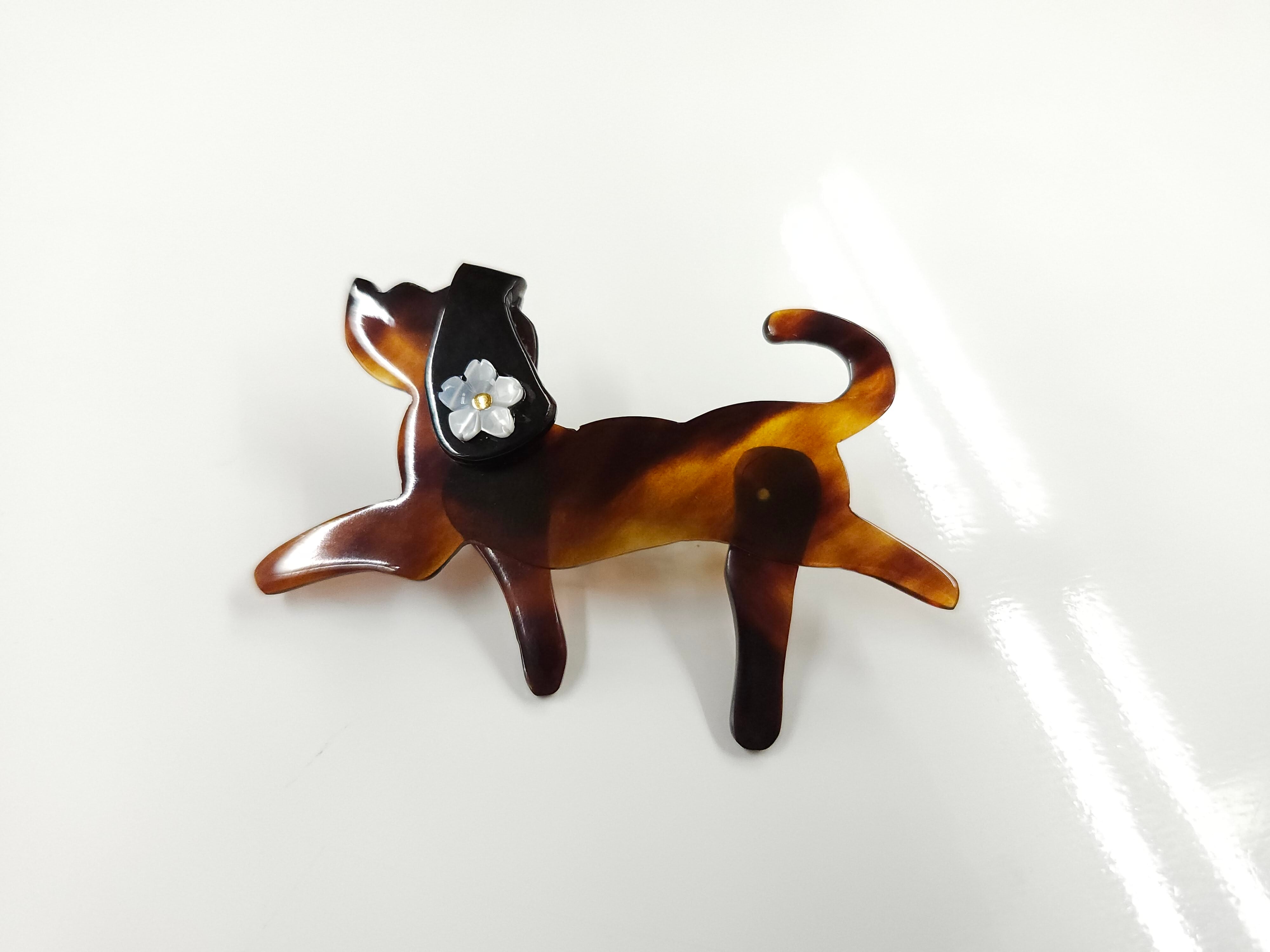 本べっこう　白甲　黒甲　仲良しペンギン　ブローチ べっ甲 ブローチ （B-021） | べっ甲アクセサリー「なにわべっ甲