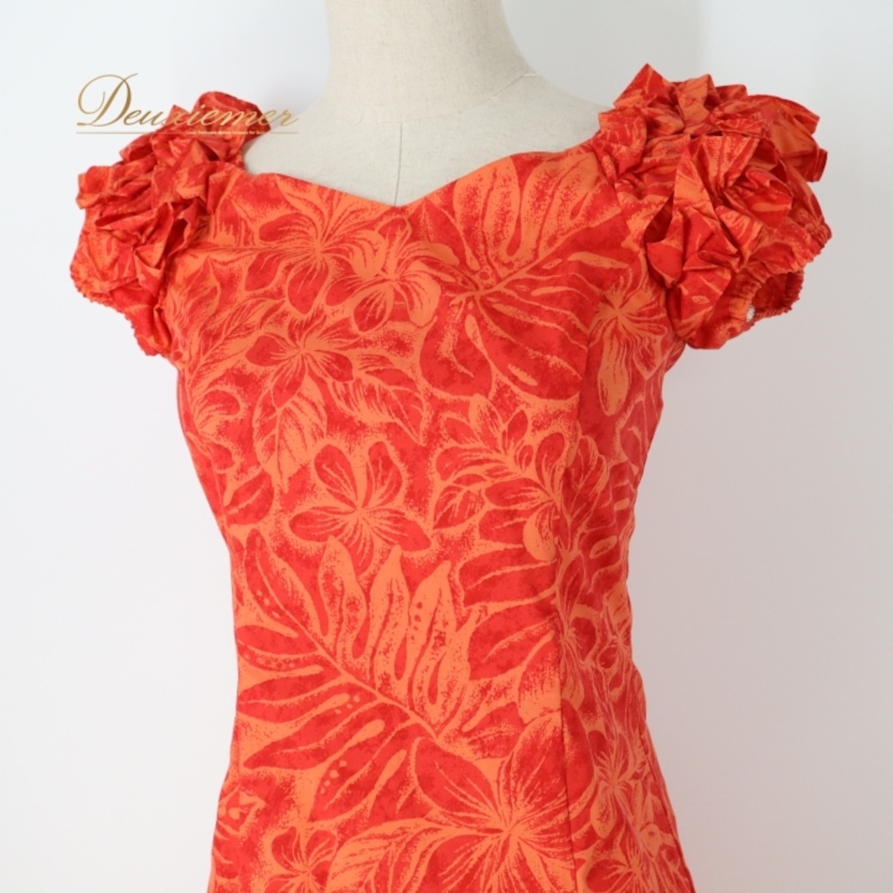 フラダンス 衣装 ワンピース ドレス レッド系 マーメイドライン エムエムジェイ MermaidLine MMJ 日本製 モンステラ柄 プルメリア柄 フリル袖 ハワイアンプリント アロハ フラ ダンス レッスン 練習 華やか 鮮やか かわいい おしゃれ オレンジ系 赤 橙 ダンス衣装 フラ衣装 かわいいドレス おしゃれなワンピース 女性用ドレス フリルデザイン ハワイアンスタイル 美しい ビビッドカラー