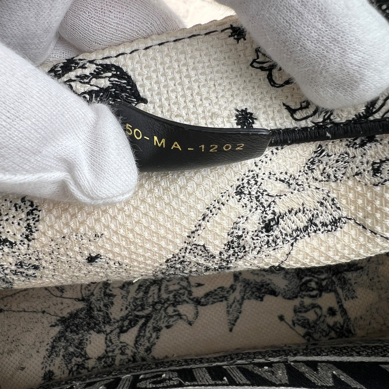 【最終処分SALE】Christian Dior  キャンバス ブックトートバッグ ホワイト A-11667
