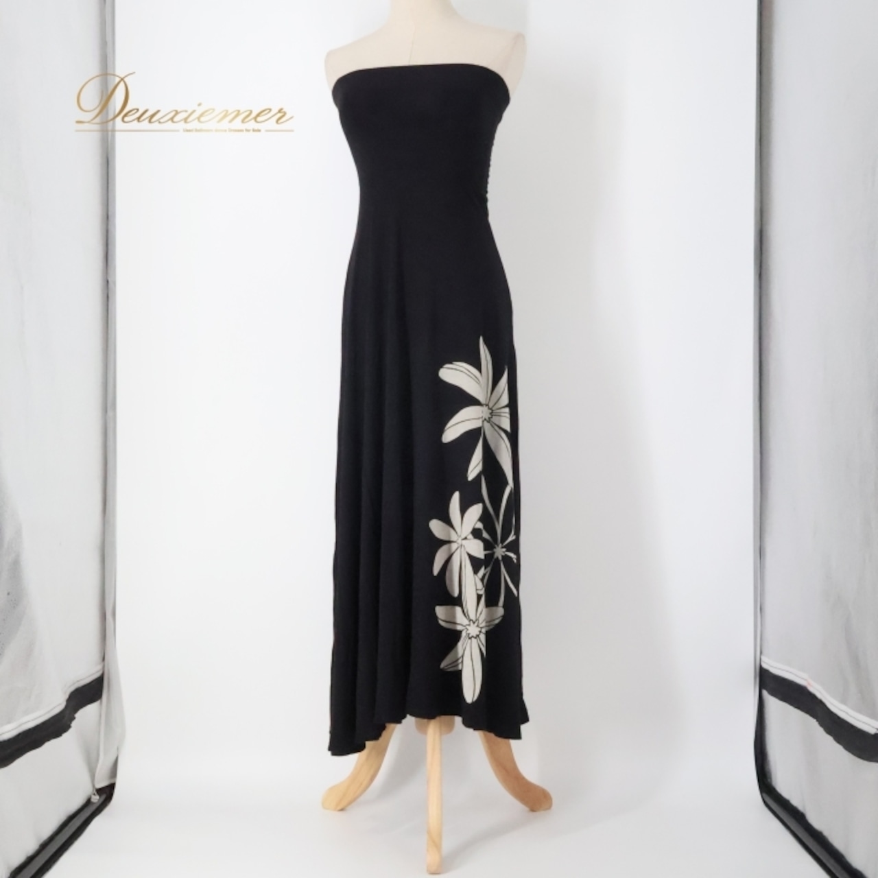 フラダンス 衣装 ワンピース ドレス ブラック系 イチオク ティアレ柄 ハワイアンプリント ICHIOKU アロハ フラ ダンス レッスン 練習 ホワイト系 黒 白 モノクロ シンプル ハワイアン 華やか かわいい おしゃれ 上品 大人っぽい フレアワンピース 春 夏 リゾート カジュアル ファッション エレガント ティアレ 花柄