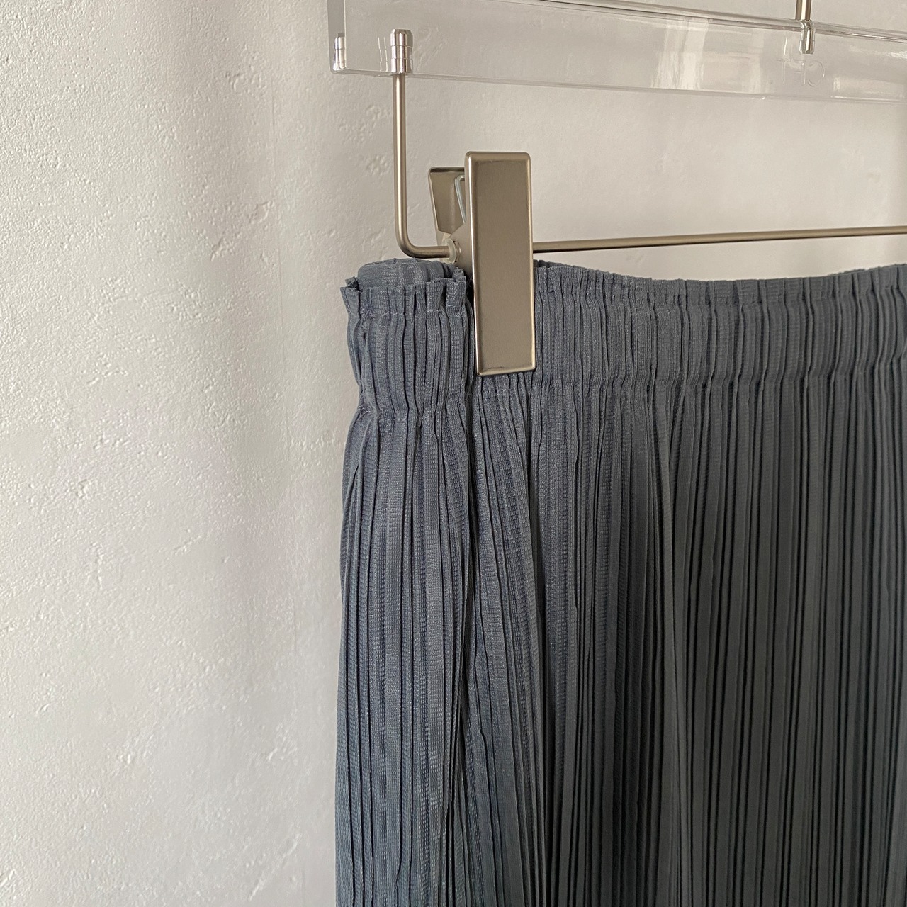 【受注予約：7月中旬入荷予定】pleated 【SK】/gray