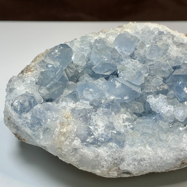 19.セレスタイトに住み着く可愛いフローライトくま