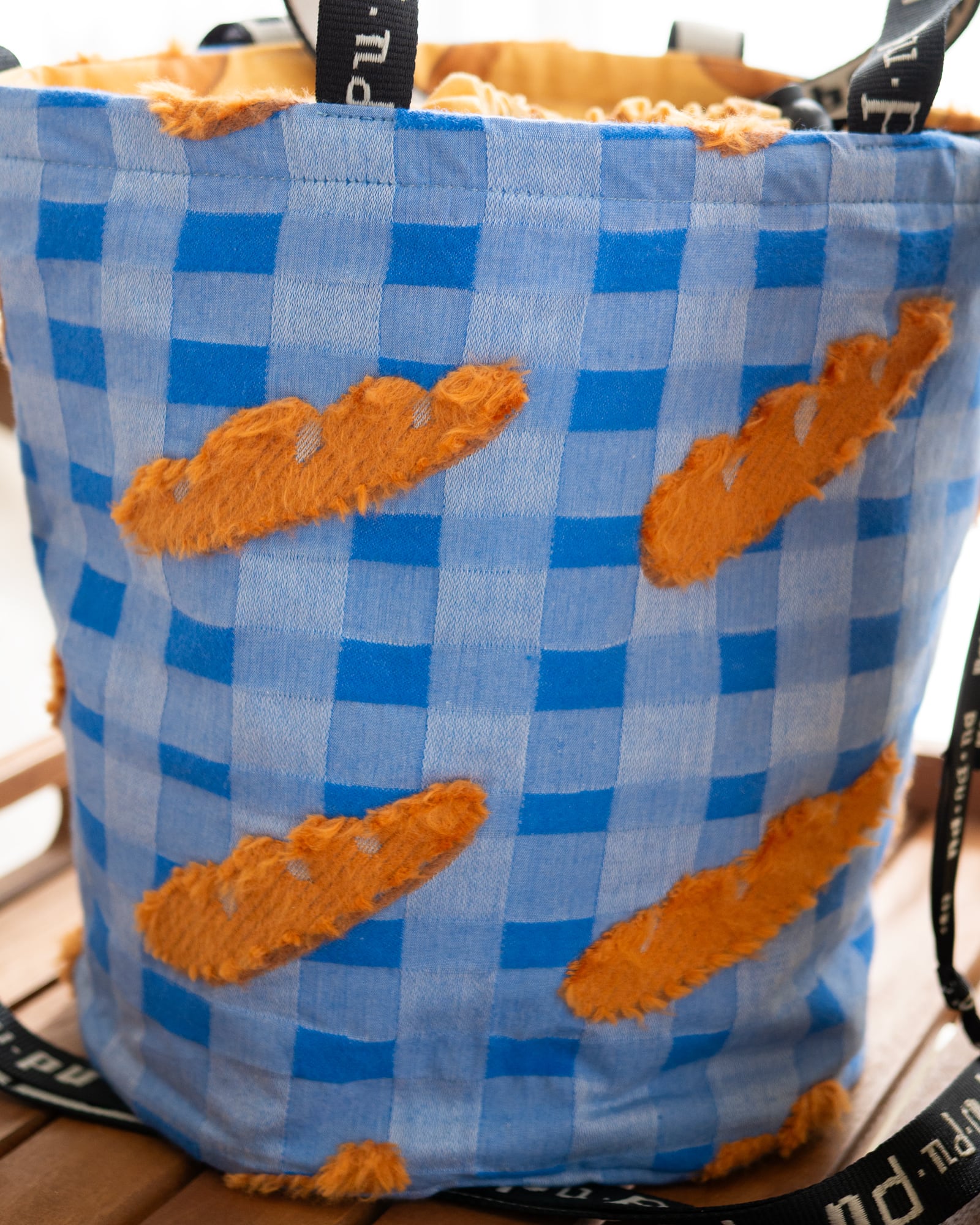 フランスパンのバケツ型トートバッグ