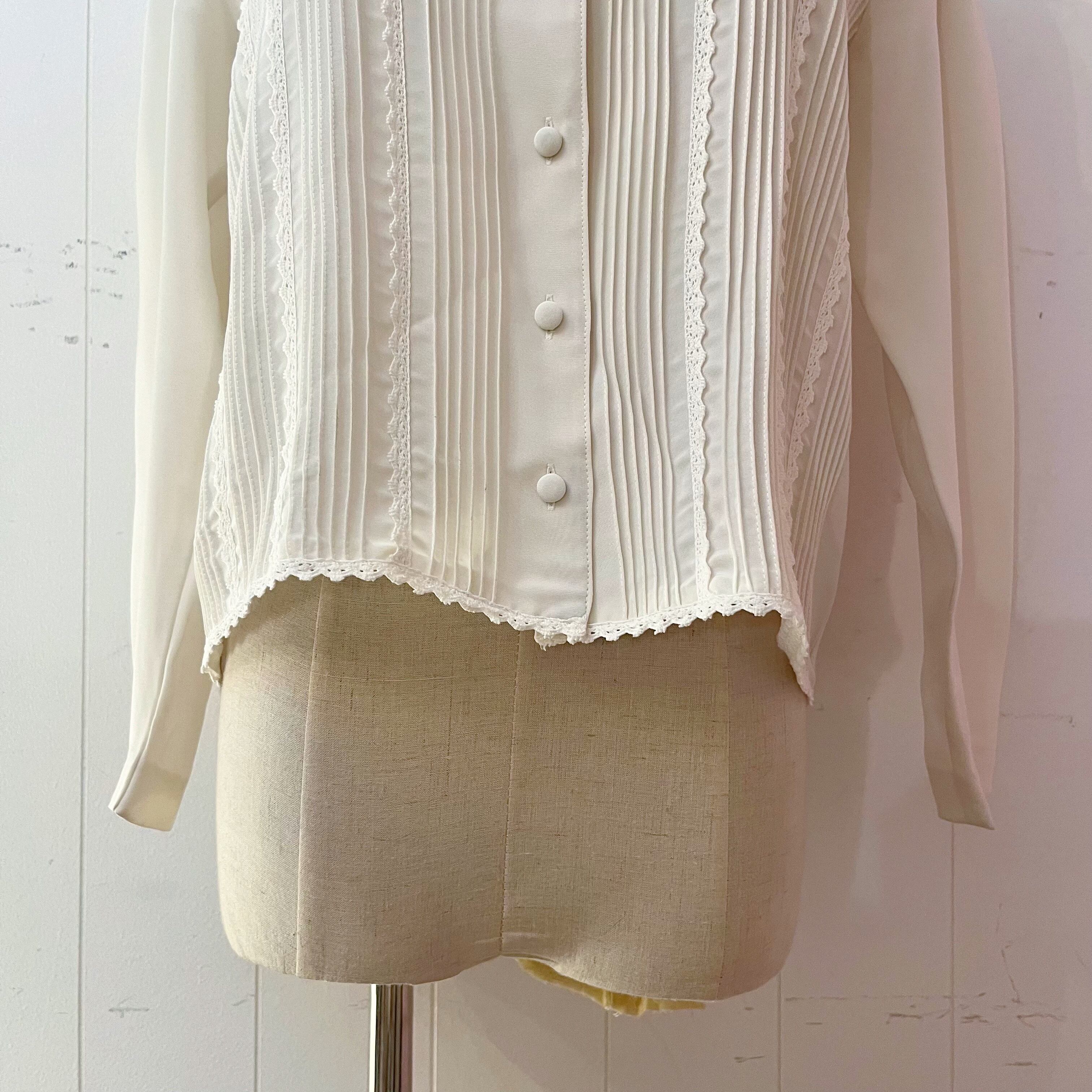 cream big lace collar blouse