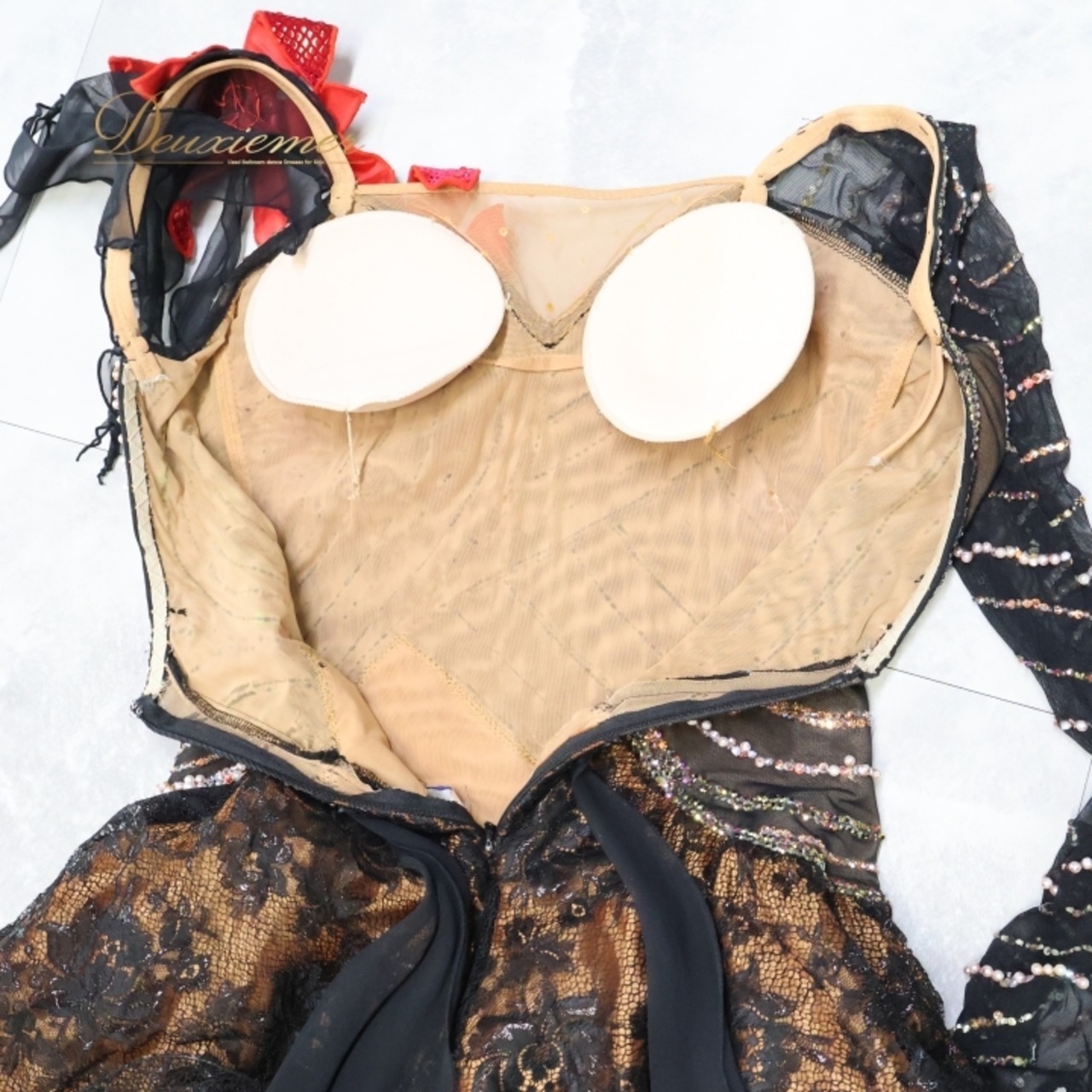 社交ダンス 衣装 クリスアン chrisanne スタンダードドレス ワンピース ドレス スタンダード フロート 茶色 赤 花 デモ 競技 ダンス パーティ 発表会 上品 レース 光沢 ブラック系 ブラウン系 高級感 おしゃれ競技用 発表用 レディース ダンス衣装