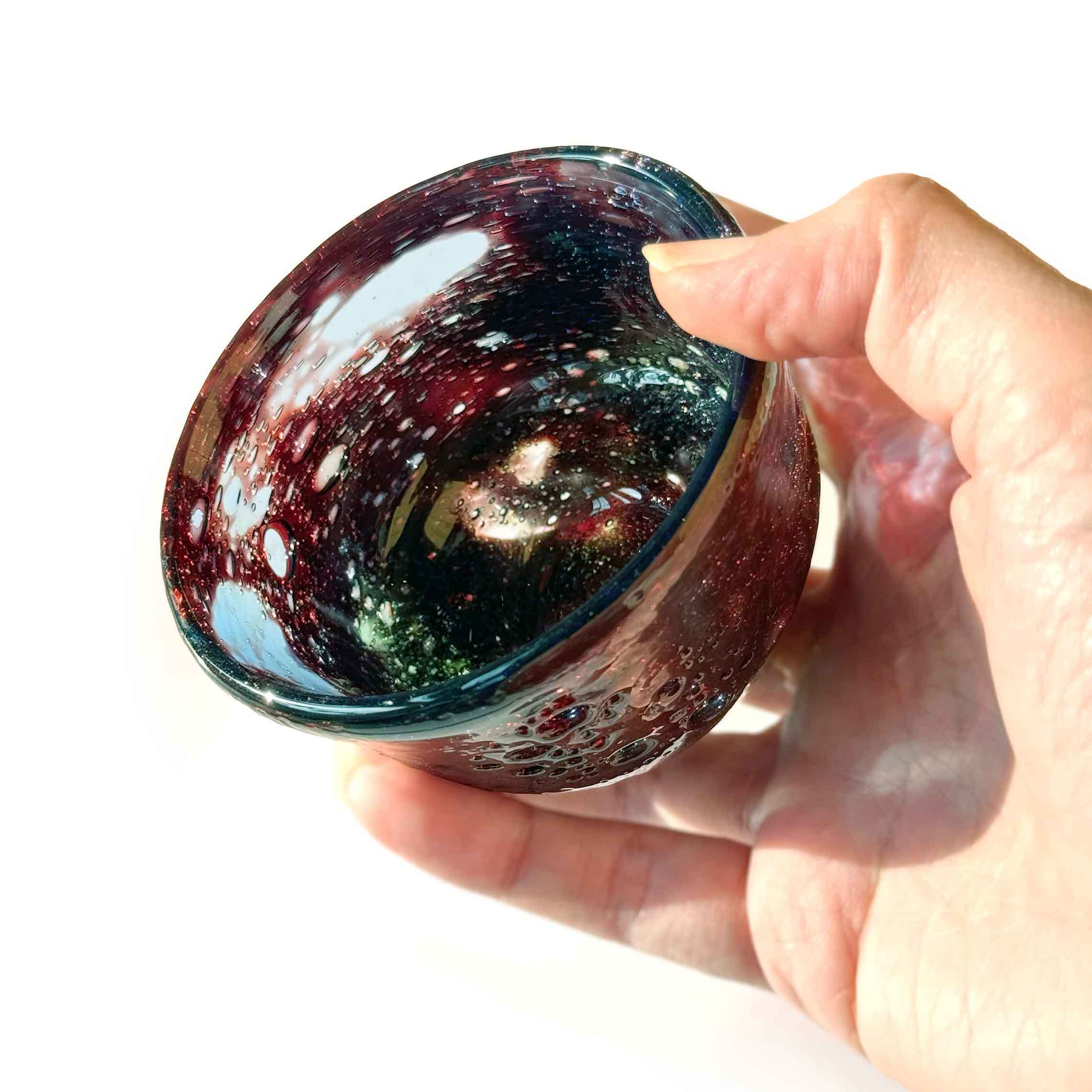 宙吹きガラス工房虹】紅葉波巻ぐいのみ [琉球ガラス] | 【琉球ガラス