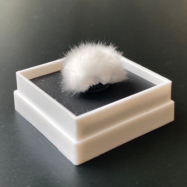 オーケン石 オケナイト（Okenite)直径約13mm コレクションケース付