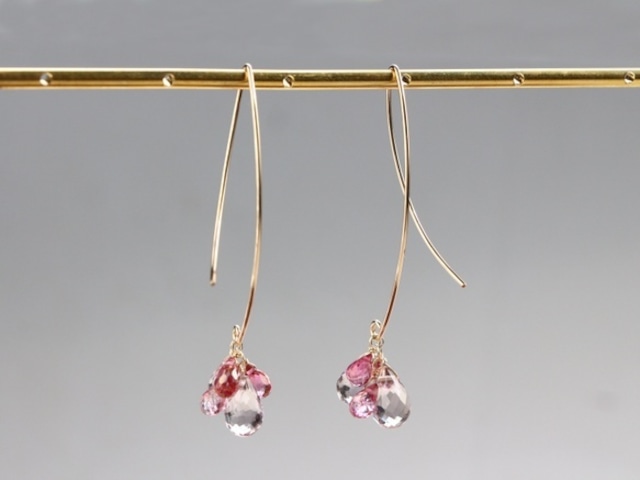 14kgf-pink chilly tears curve pierced earrings